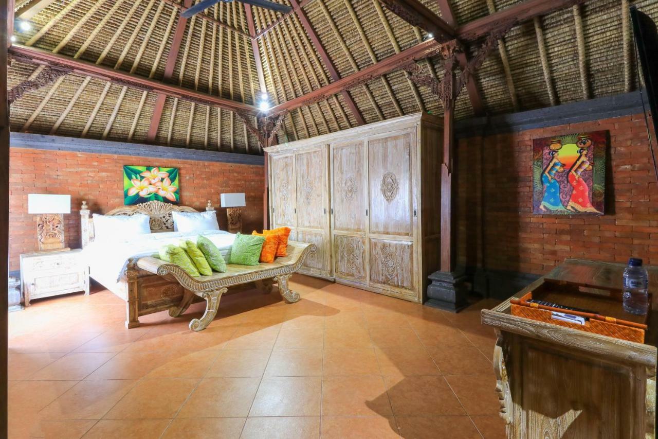 The Laras Villa Jimbaran Esterno foto
