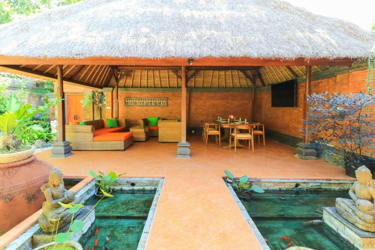The Laras Villa Jimbaran Esterno foto